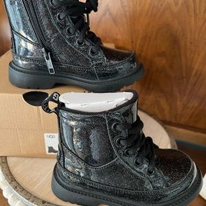 NIB child’s size 8T UGG black Robley zip-up sparkley ankle boots